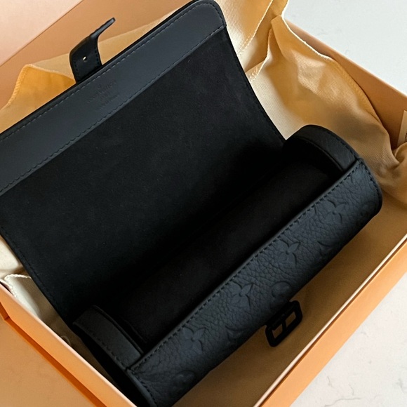 Louis Vuitton Etui 3 Montres Watch Case Taurillon Leather - Picture 10 of 15